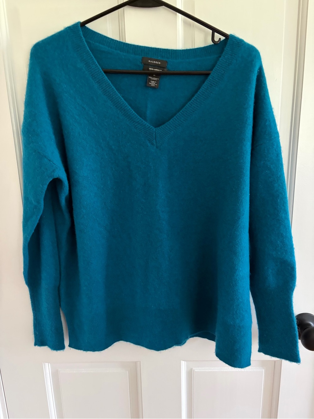 Halogen Women's 100% Cashmere Sweater Medium. Turquoise. Long Sleeve. V Neck